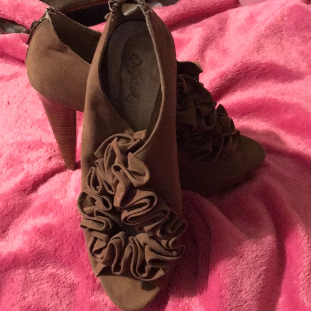 Qupid size 8 heels